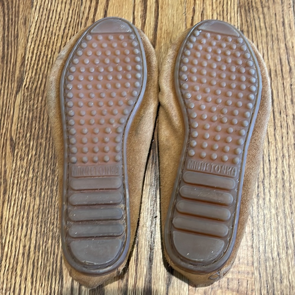 MINNETONKA Embroidered Moccasins - Picture 4 of 9